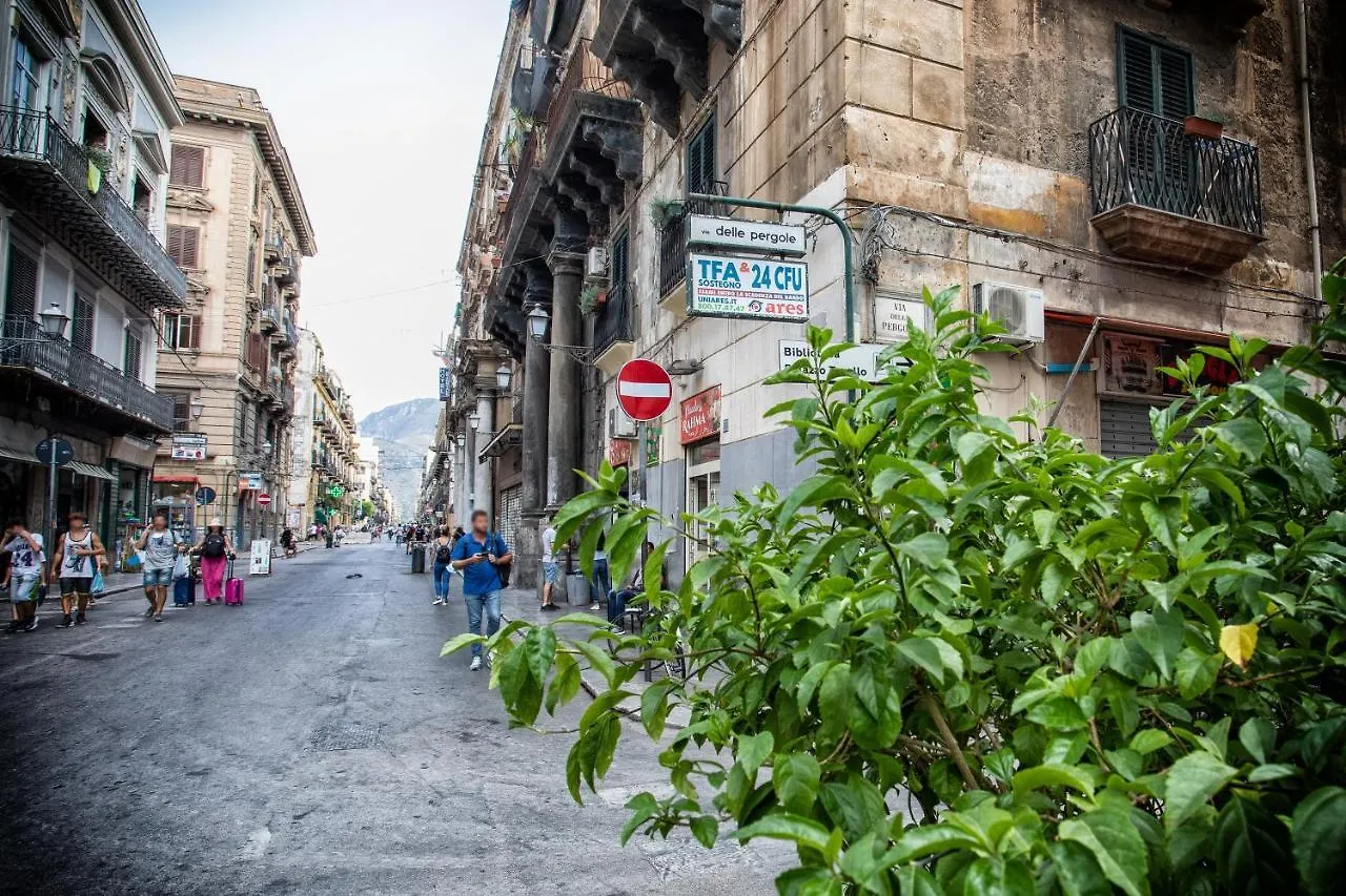 Sol&Luna 1909 Tourist Location In Old Town Palermo Italien