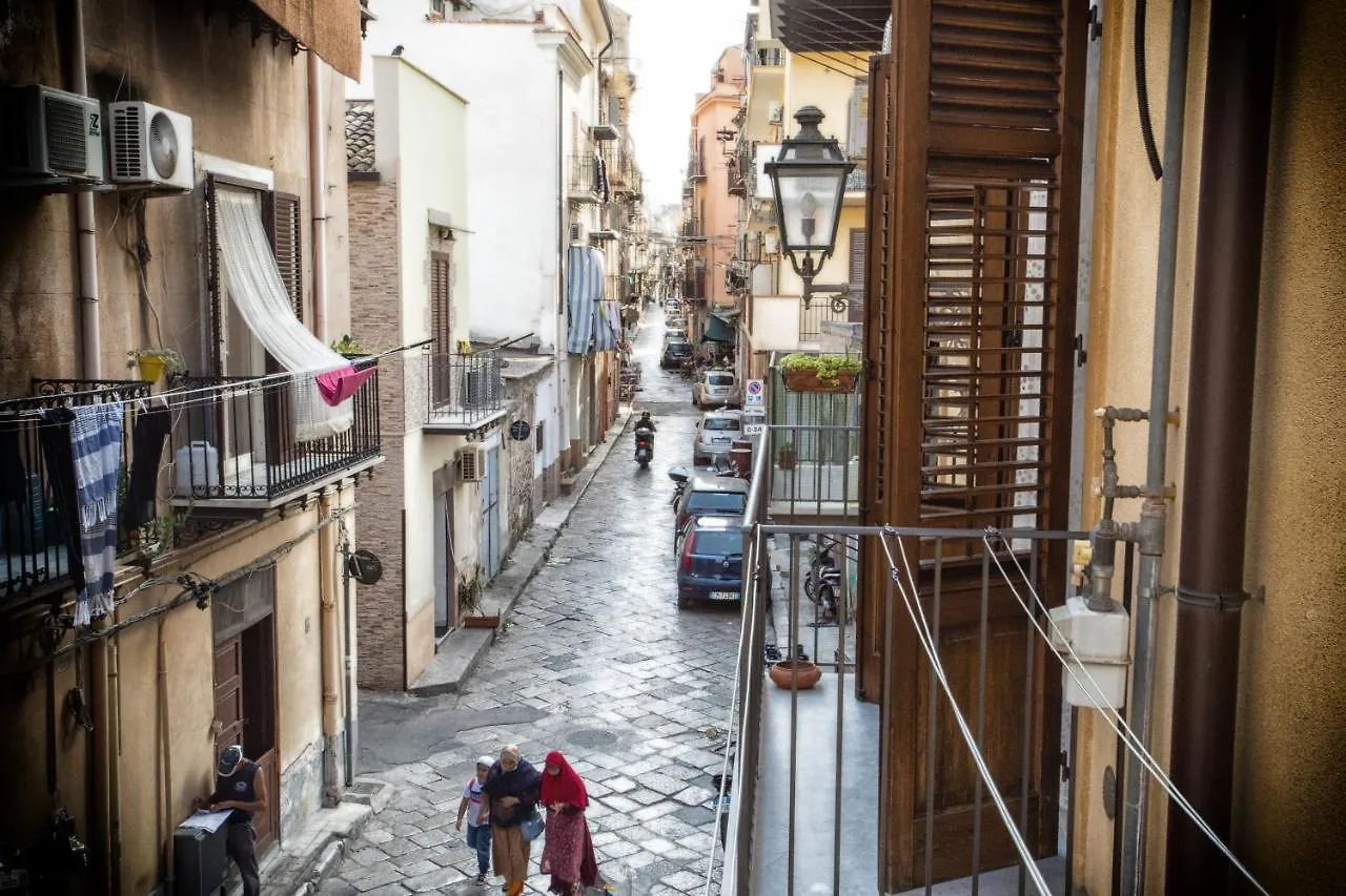 Sol&Luna 1909 Tourist Location In Old Town Palermo Italien